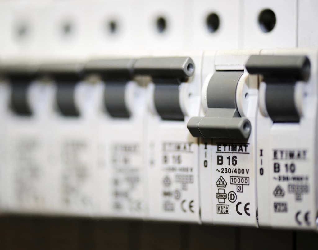 Circuit breaker switches in a distribution board